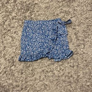 Women’s flower skirt. Never worn and perfect condition.
